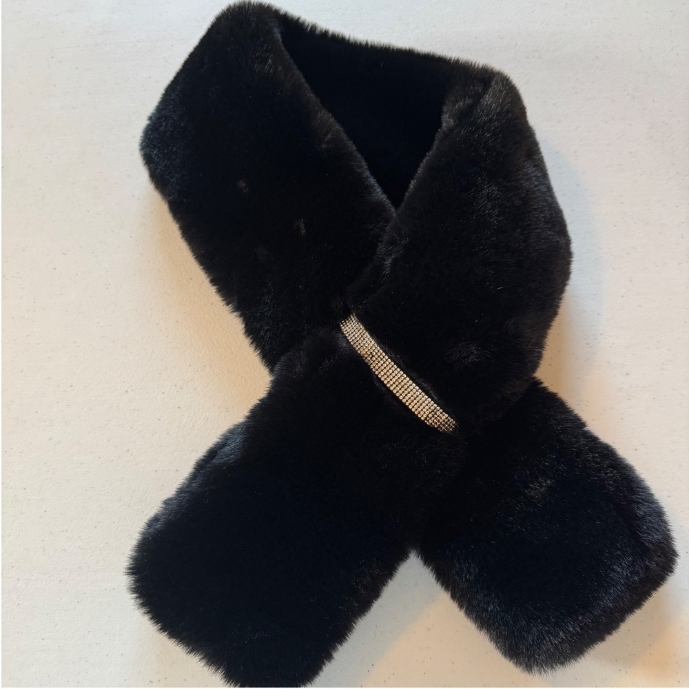 Juicy Couture Black Faux Fur‎ Pull Through Scarf Rhinestone Accent One Size Glam